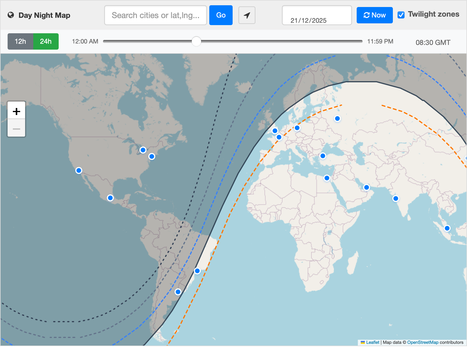 Screenshot of an interactive day and night world map, showing most of America in darkness, Africa in sunlight, Asia in sunlight, and the north of Europe in darkness.